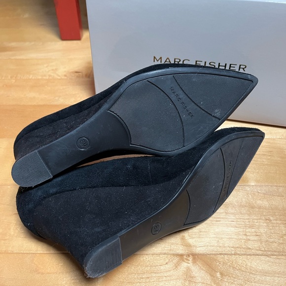 Marc Fisher Suede Wedge Heels, Size 8 - Picture 4 of 6